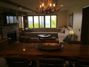 Rudow Roost, Beech Mountain